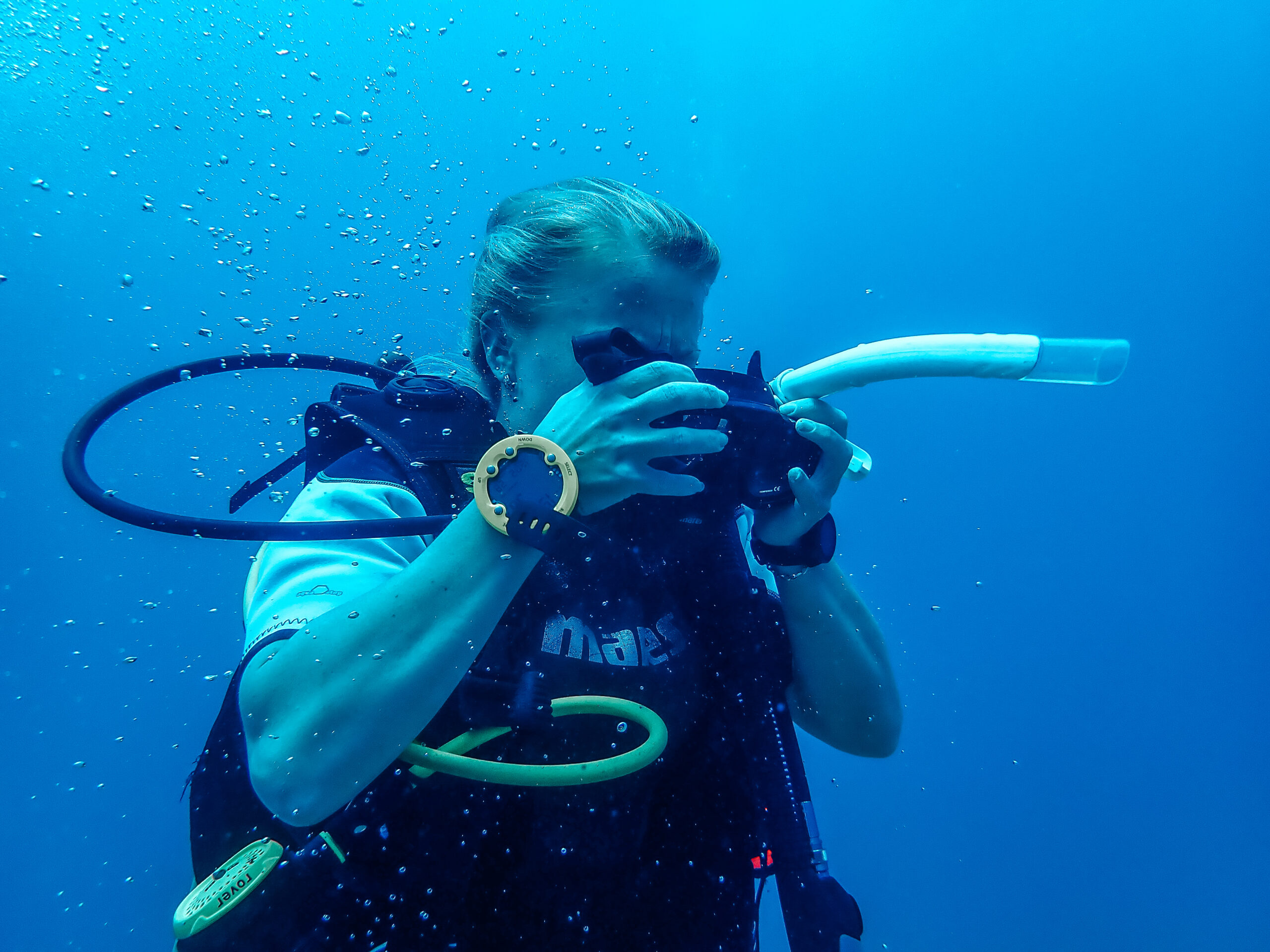 Laitesukeltamisen aloittaminen maski